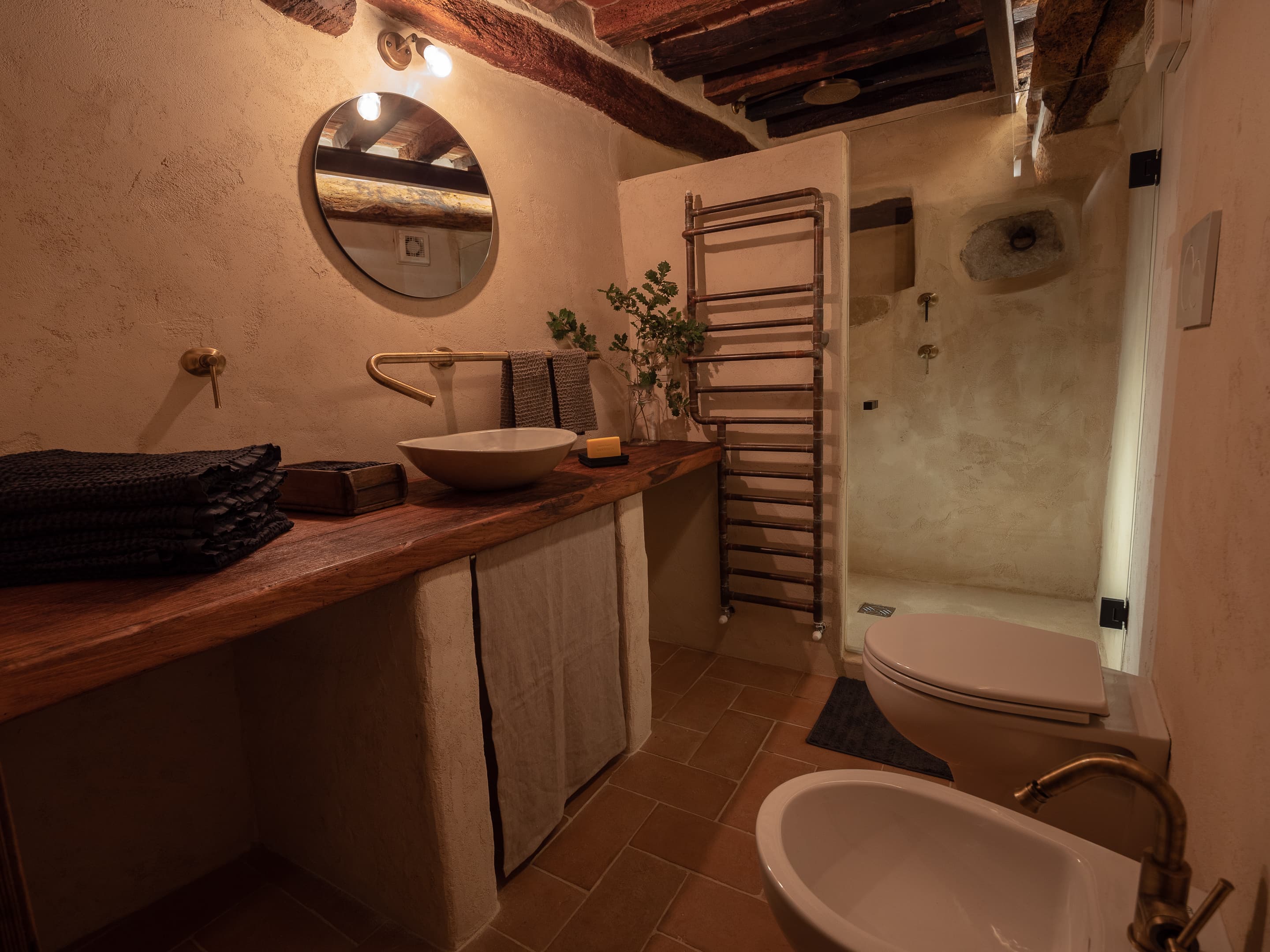 Borgo di Sotto Toscana Italy Medieval Montefollonico Tuscany Accommodation Bathroom