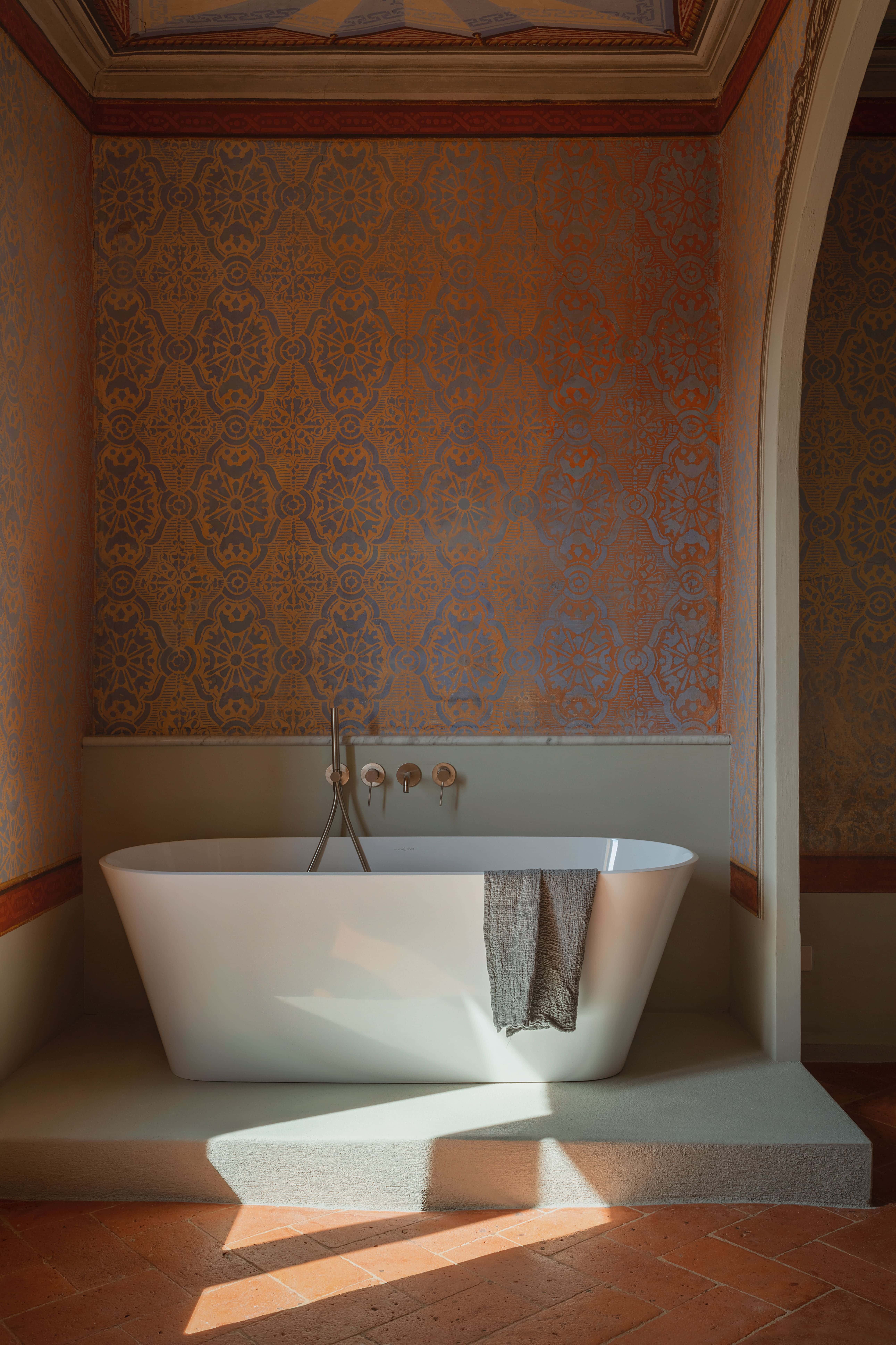 Imaginaria Events Tuscany Tour Experience Palazzo Noble Suite Luxury Bath